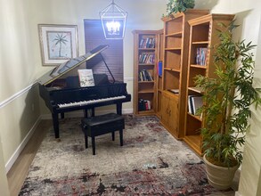 9366 Lago Mar Ct in Florence, KY - Foto de edificio - Building Photo