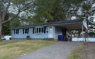 21 David St in Enfield, CT - Building Photo