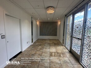 302 City Center Dr in Rohnert Park, CA - Building Photo - Building Photo