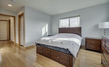 337 N Ivy St in Portland, OR - Building Photo - Building Photo