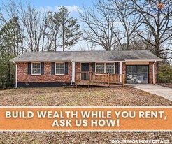 8219 Sussex Dr in Jonesboro, GA - Building Photo