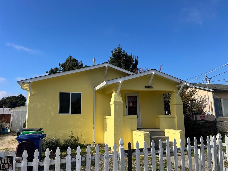 22771 Inyo St in Hayward, CA - Building Photo