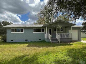 1052 Well Line Rd in Cantonment, FL - Building Photo