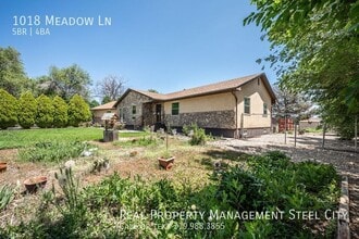 1018 Meadow Ln in Pueblo, CO - Building Photo - Building Photo