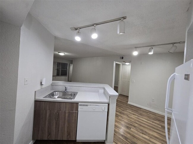 12730 Vista Isles Dr, Unit 815 in Sunrise, FL - Foto de edificio - Building Photo