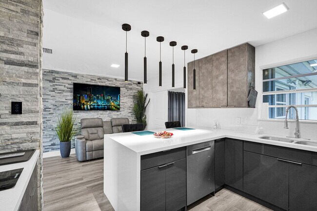 1420 S 24th Ter in Hollywood, FL - Building Photo - Building Photo