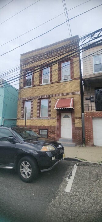 6807 Smith Ave in North Bergen, NJ - Building Photo