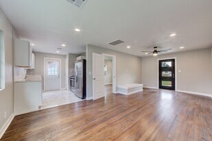 2319 E 13th St in Tulsa, OK - Building Photo