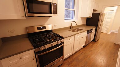 2349 N Drake Ave, Unit 3533-3 in Chicago, IL - Building Photo - Building Photo
