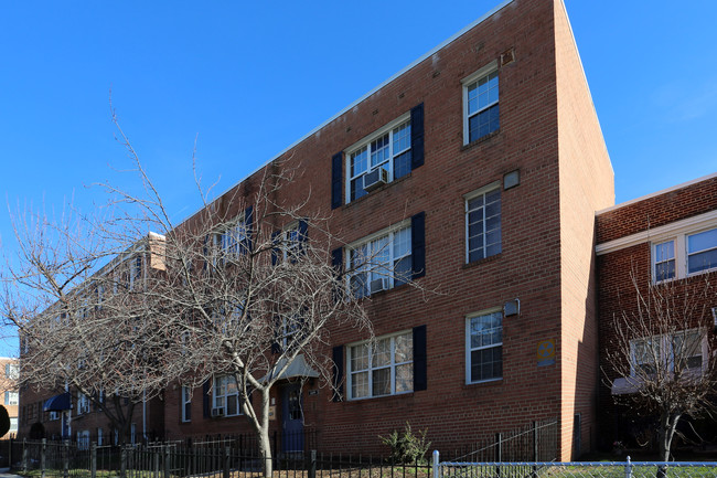 Jetu Apartments in Washington, DC - Foto de edificio - Building Photo