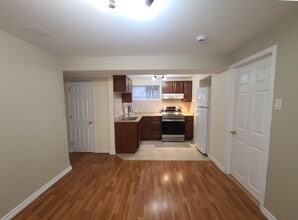 206 Alexander Rd in Newmarket, ON - Building Photo - Building Photo