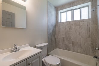 Savory Village Apartments in Flint, MI - Foto de edificio - Interior Photo