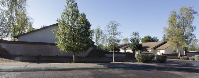 2501 W Morten Ave in Phoenix, AZ - Building Photo - Building Photo