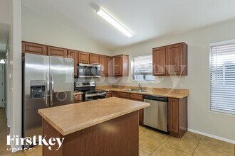 8388 S Gupta Dr in Tucson, AZ - Foto de edificio - Building Photo