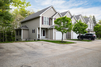 Sewall Farm Townhomes in Newmarket, NH - Building Photo - Building Photo