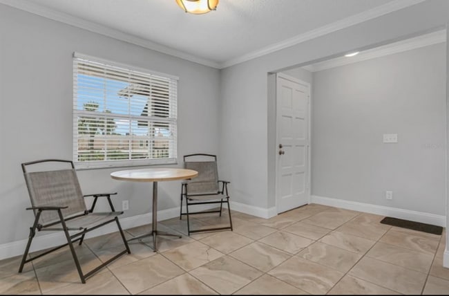 200 Country Club Dr in Largo, FL - Foto de edificio - Building Photo