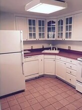 1247 Beacon St, Unit 1243-3A in Brookline, MA - Building Photo - Building Photo