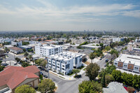 5000 W Maplewood Ave in Los Angeles, CA - Foto de edificio - Building Photo