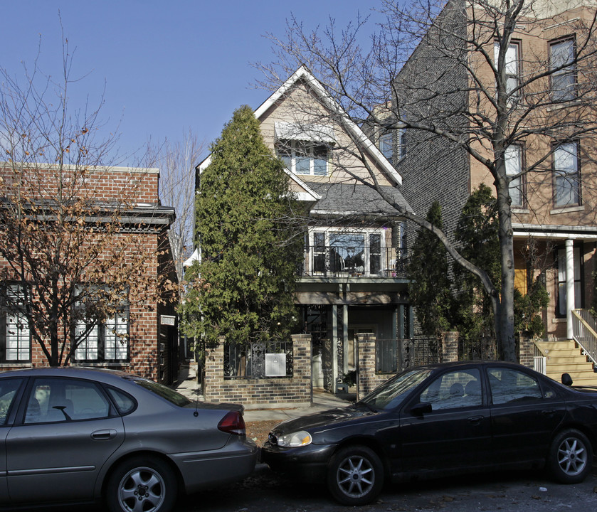 1024 W Wolfram St in Chicago, IL - Building Photo