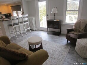 256 Seaside Ave in Milford, CT - Building Photo - Building Photo