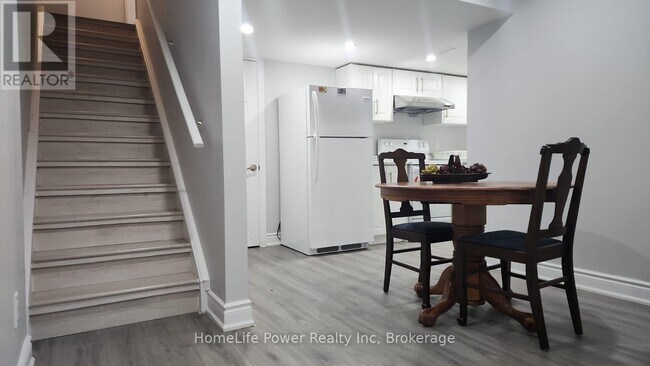 43 Saddlebrook Ct in Kitchener, ON - Building Photo - Building Photo