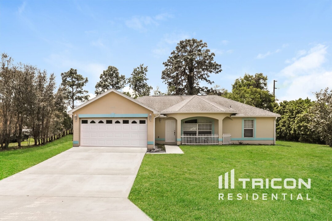 10518 Gifford Dr in Spring Hill, FL - Building Photo