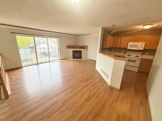 7049 Lockslie Way in Savage, MN - Building Photo - Building Photo