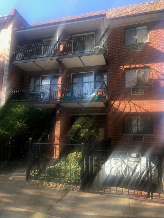 8515 60th Rd in Middle Village, NY - Building Photo