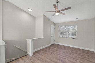 1607 E Swan Cir in Brentwood, MO - Building Photo - Building Photo