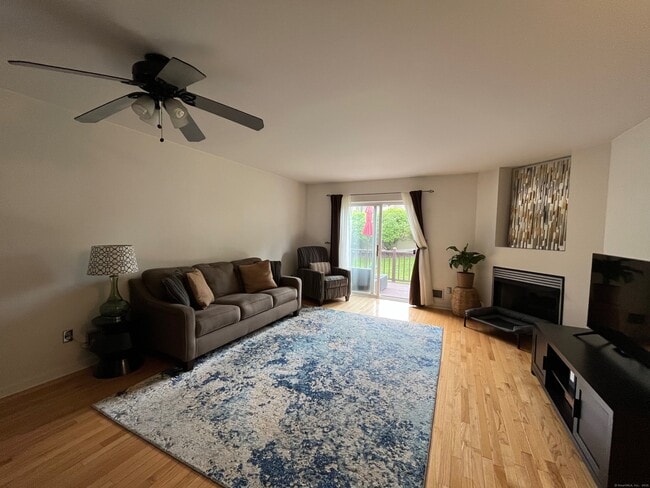 53 Seaside Ave in Stamford, CT - Building Photo - Building Photo