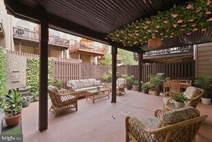 2124 Bobbyber Dr in Vienna, VA - Building Photo