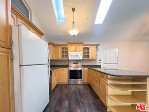 15426 Camarillo St in Los Angeles, CA - Building Photo - Building Photo