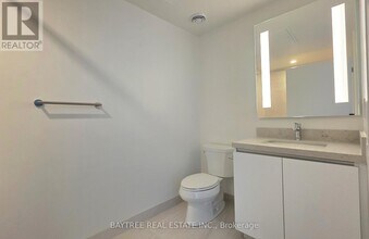 2 Erskine Rd in Mississauga, ON - Building Photo - Building Photo