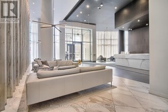 3900 Confederation Pkwy in Mississauga, ON - Building Photo - Building Photo