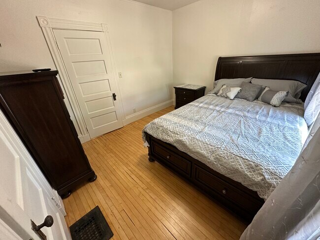 40 Silver St, Unit 2 in Waterville, ME - Foto de edificio - Building Photo