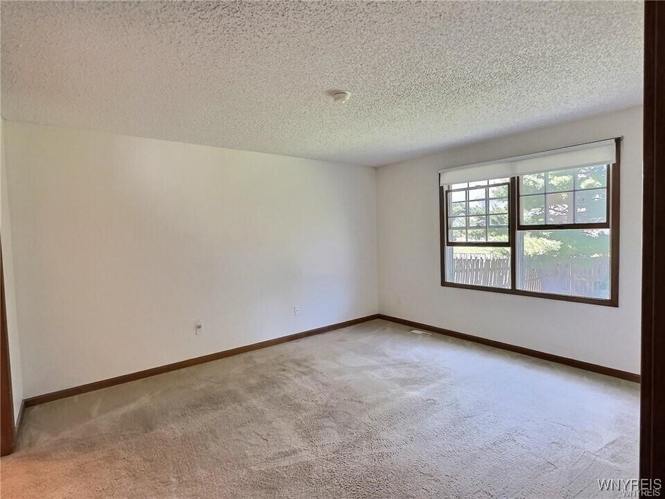 16 Hubbardston Pl in Buffalo, NY - Building Photo