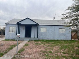 400 Bonanza Way in Las Vegas, NV - Building Photo