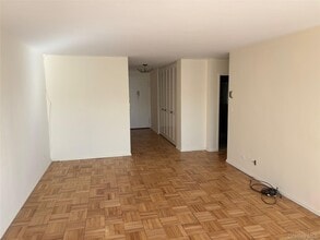 17-85-85 215th St in Queens, NY - Building Photo - Building Photo