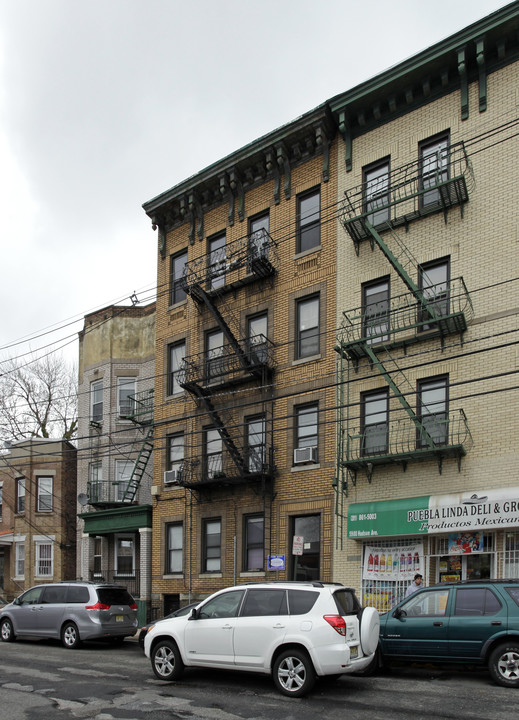 5902 Hudson Ave in West New York, NJ - Building Photo