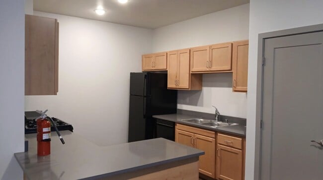 16512 Centerpark Ct in Anchorage, AK - Building Photo - Building Photo