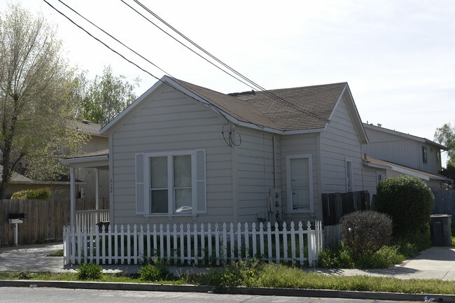 2155 Chestnut St in Livermore, CA - Building Photo - Building Photo