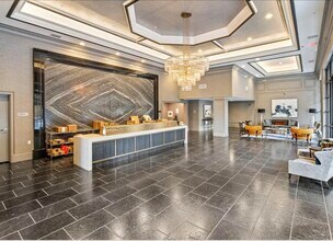 657 Walnut St, Unit 504 in San Carlos, CA - Building Photo - Building Photo