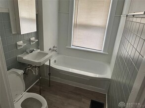 11 Grove Ave in Dayton, OH - Building Photo - Building Photo