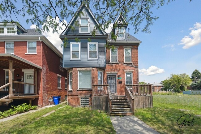 property at 319 Mt Vernon St
