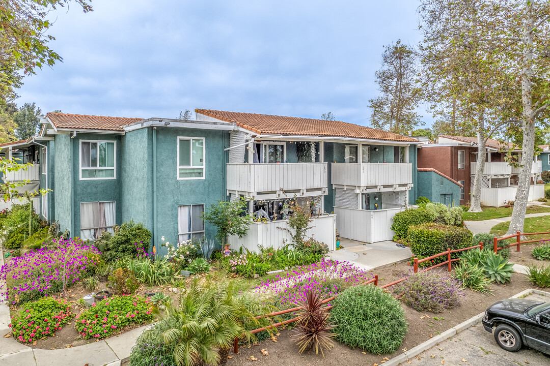 Peppertree Condominiums in Ventura, CA - Foto de edificio