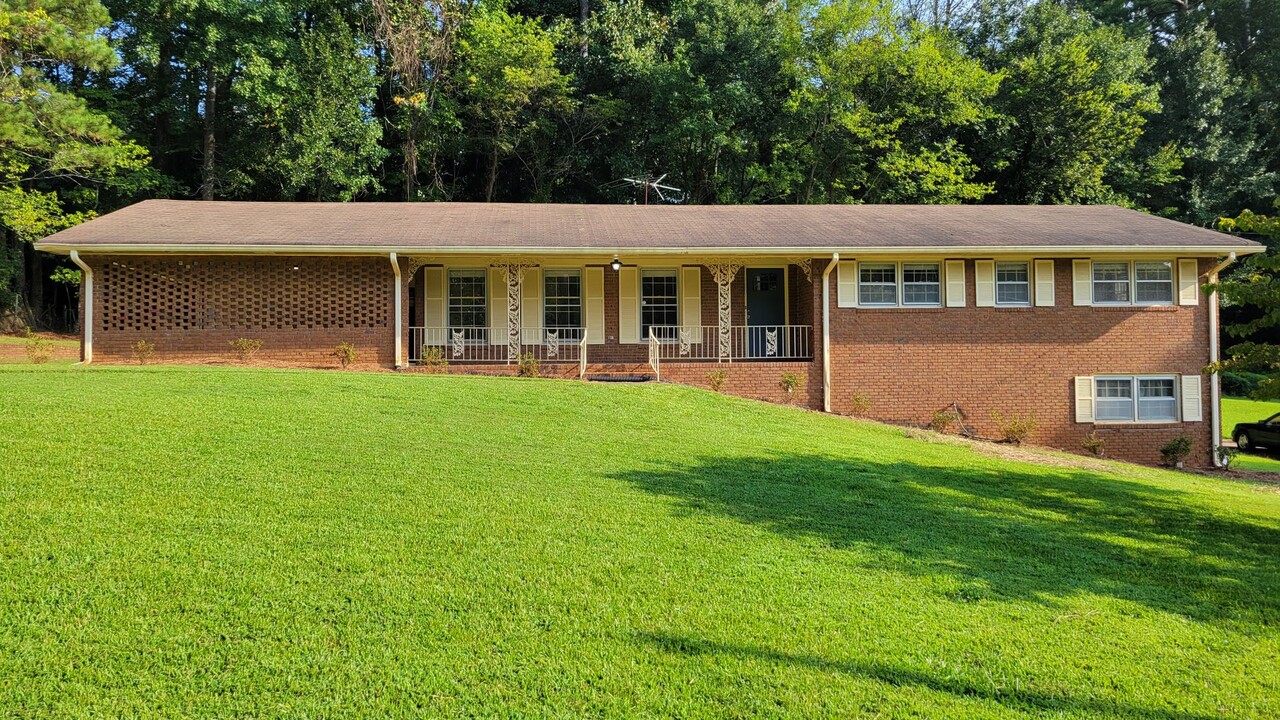 1664 Mill Acres Dr SW in Atlanta, GA - Foto de edificio