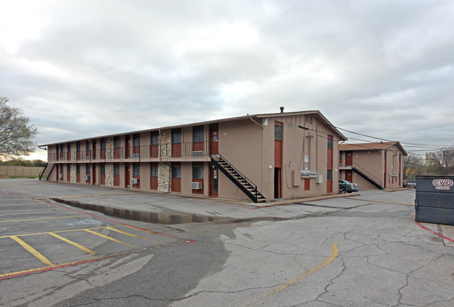 Sun Valley Apartments in Irving, TX - Building Photo - Building Photo