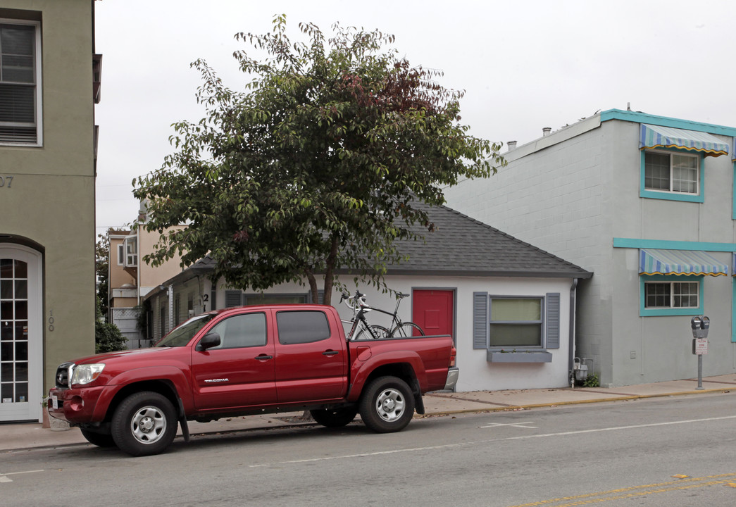 211 Monterey Ave in Capitola, CA - Building Photo