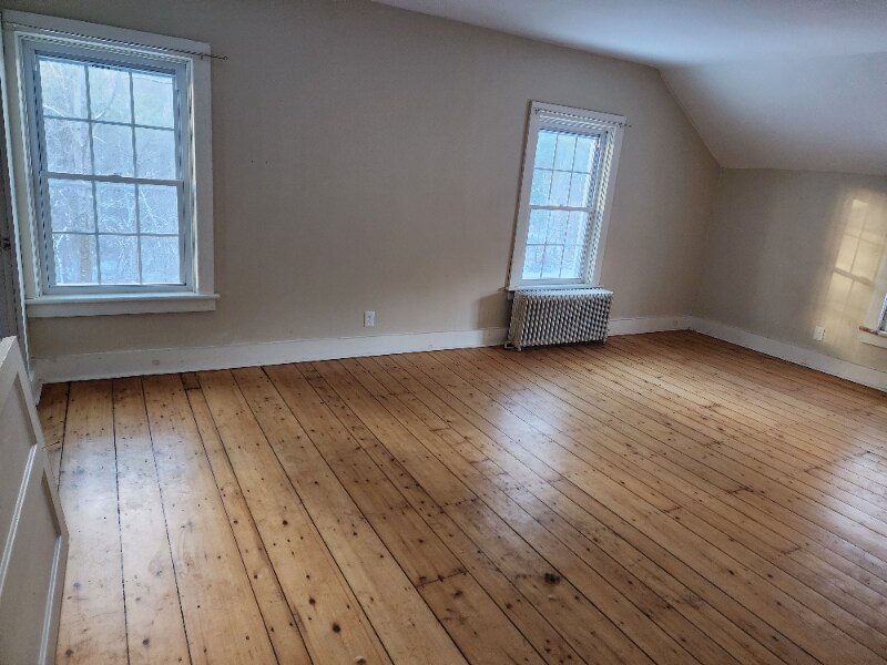 126 Simeon Dean Rd in Shaftsbury, VT - Building Photo