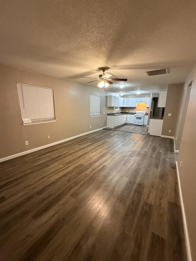 460 S Dearing Ave in Fresno, CA - Building Photo - Building Photo